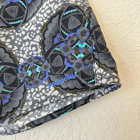 PATAGONIA Womens Wavefarer Board Shorts in Gray Floral - Picture 4 of 9